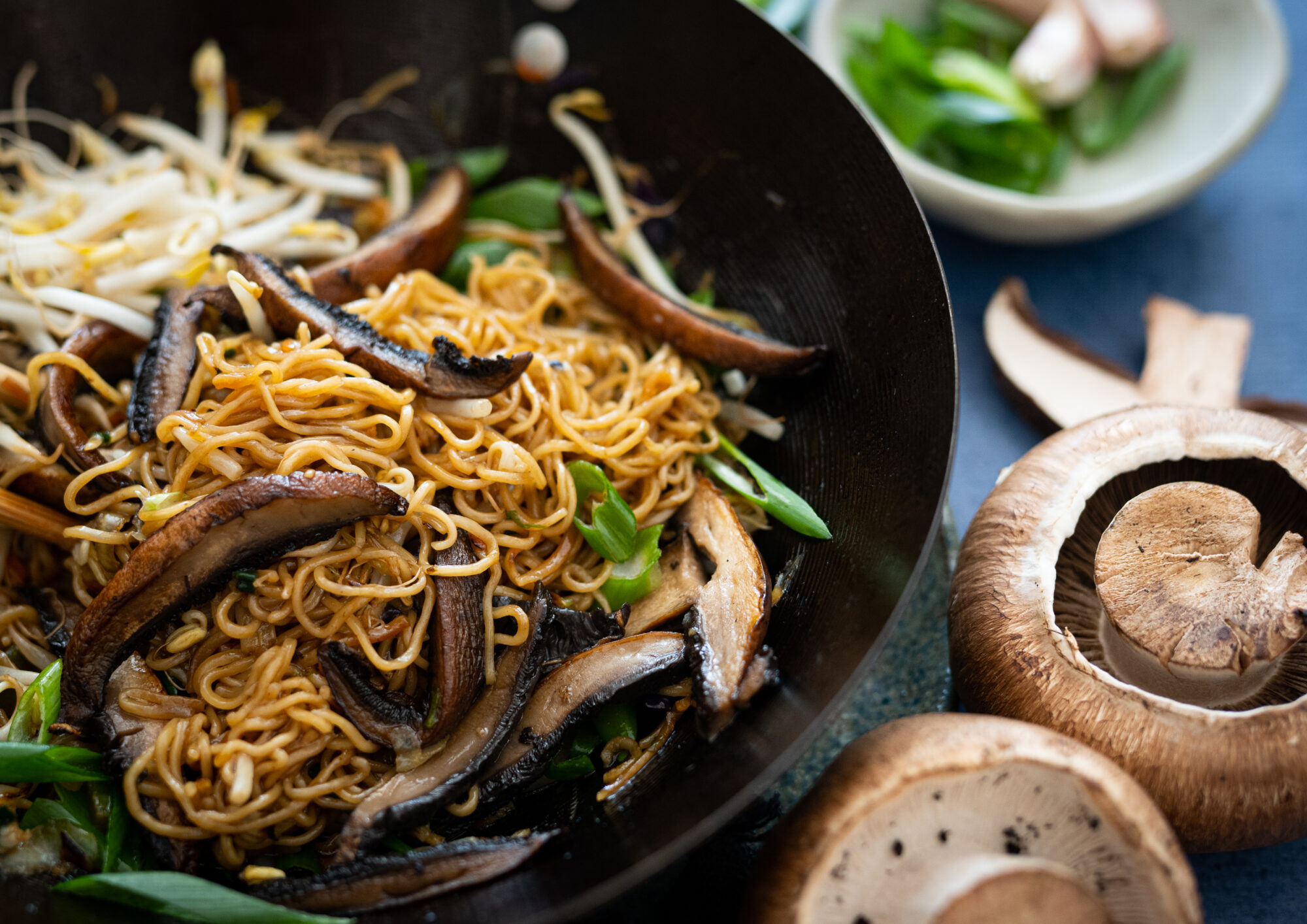 Quick mushroom chow mein