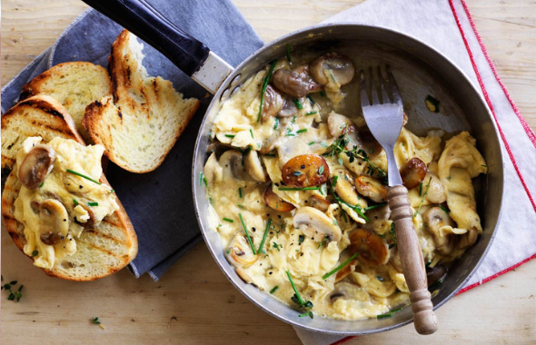 Scrambled eggs with mushrooms